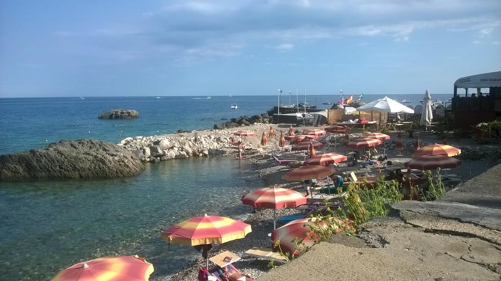 Lucia & Giovanni Giardini Naxos Bilik gambar